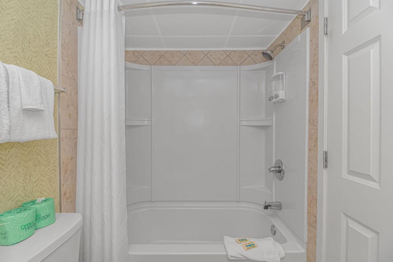 Ocean Reef Resort - Direct Oceanfront Studio - Nicely Updated! Perfect For 2-4 Guests! Unit 401 Миртл-Бич Экстерьер фото